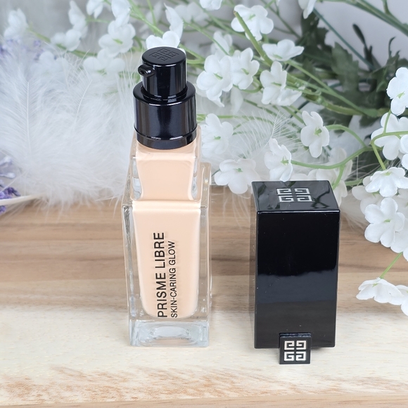 Givenchy Prisme Libre Skin-Caring Glow Foundation Full Size Shade 2-W110 Luxury - Picture 9 of 16